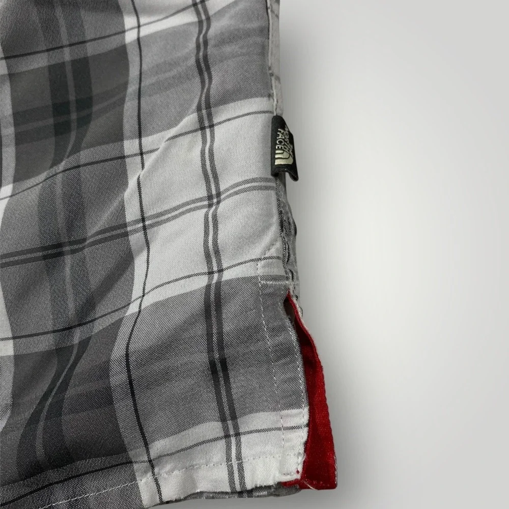 The North Face Plaid Short Sleeve Button Up Shirt Mens‎ M/M Gray White Outdoors